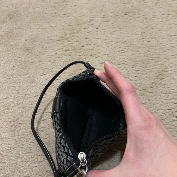 Small Coach wristlet - Picture 3 of 4